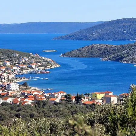 Family Friendly House With A Swimming Pool Vinisce, Trogir - 7510 Vinišće