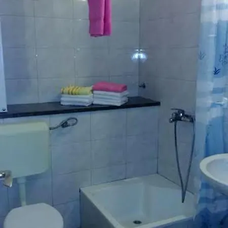 Сasa de vacaciones Family Friendly House With A Swimming Pool Vinisce, Trogir - 7510 Vinišće